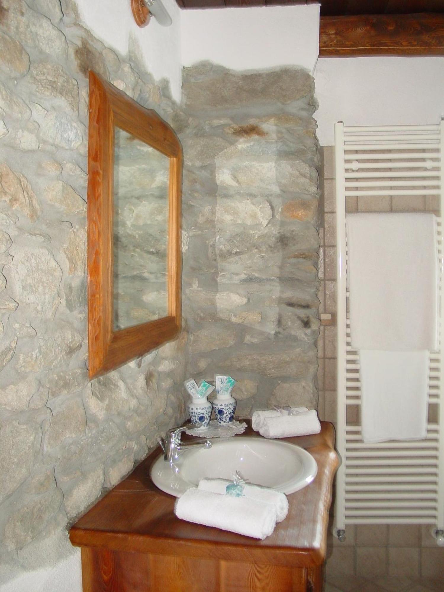 La Peiro Douco Guest House Roure Turin Bagian luar foto