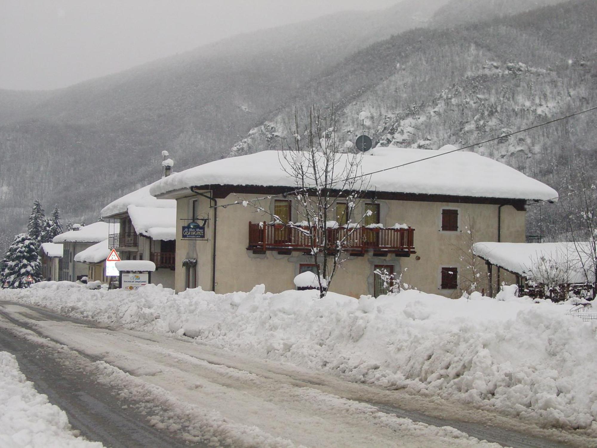 La Peiro Douco Guest House Roure Turin Bagian luar foto
