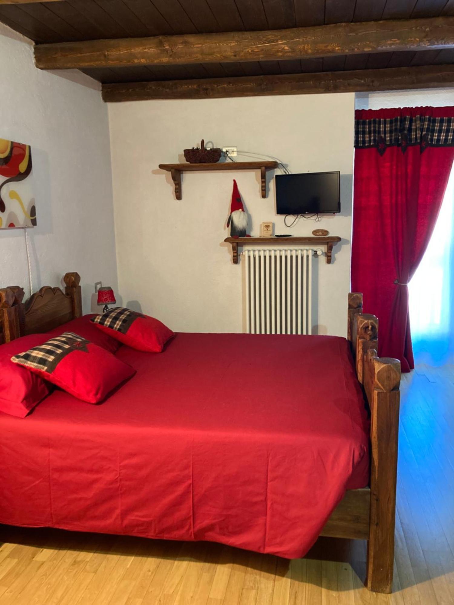 La Peiro Douco Guest House Roure Turin Bagian luar foto