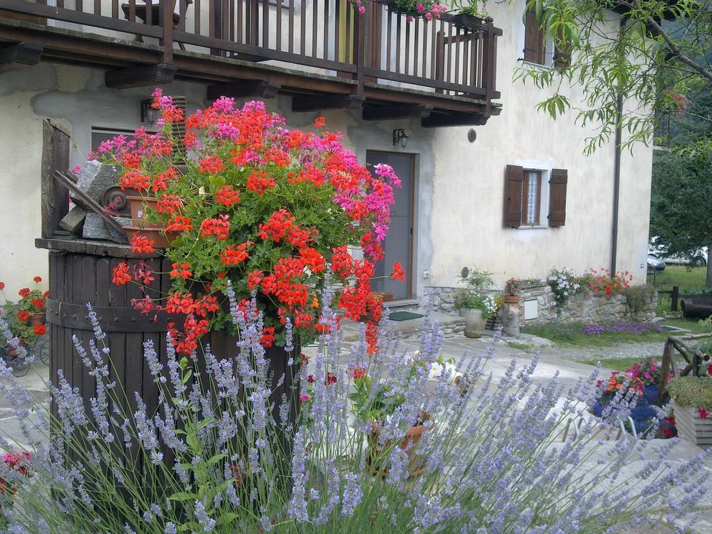 La Peiro Douco Guest House Roure Turin Bagian luar foto